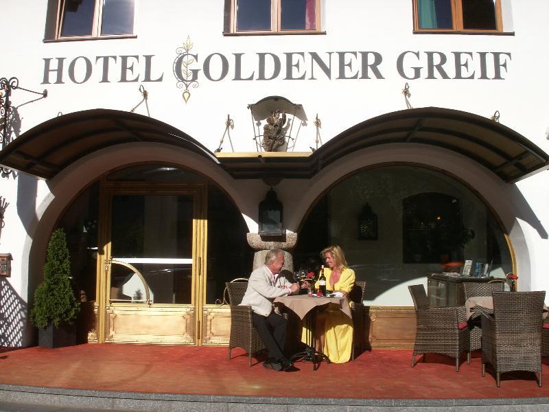 Hotel Goldener Greif คิทซ์บือห์ ภายนอก รูปภาพ